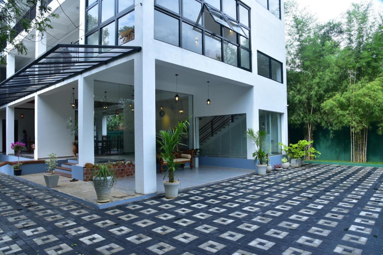 Eden Grand Hotel Dambulla Exterior photo