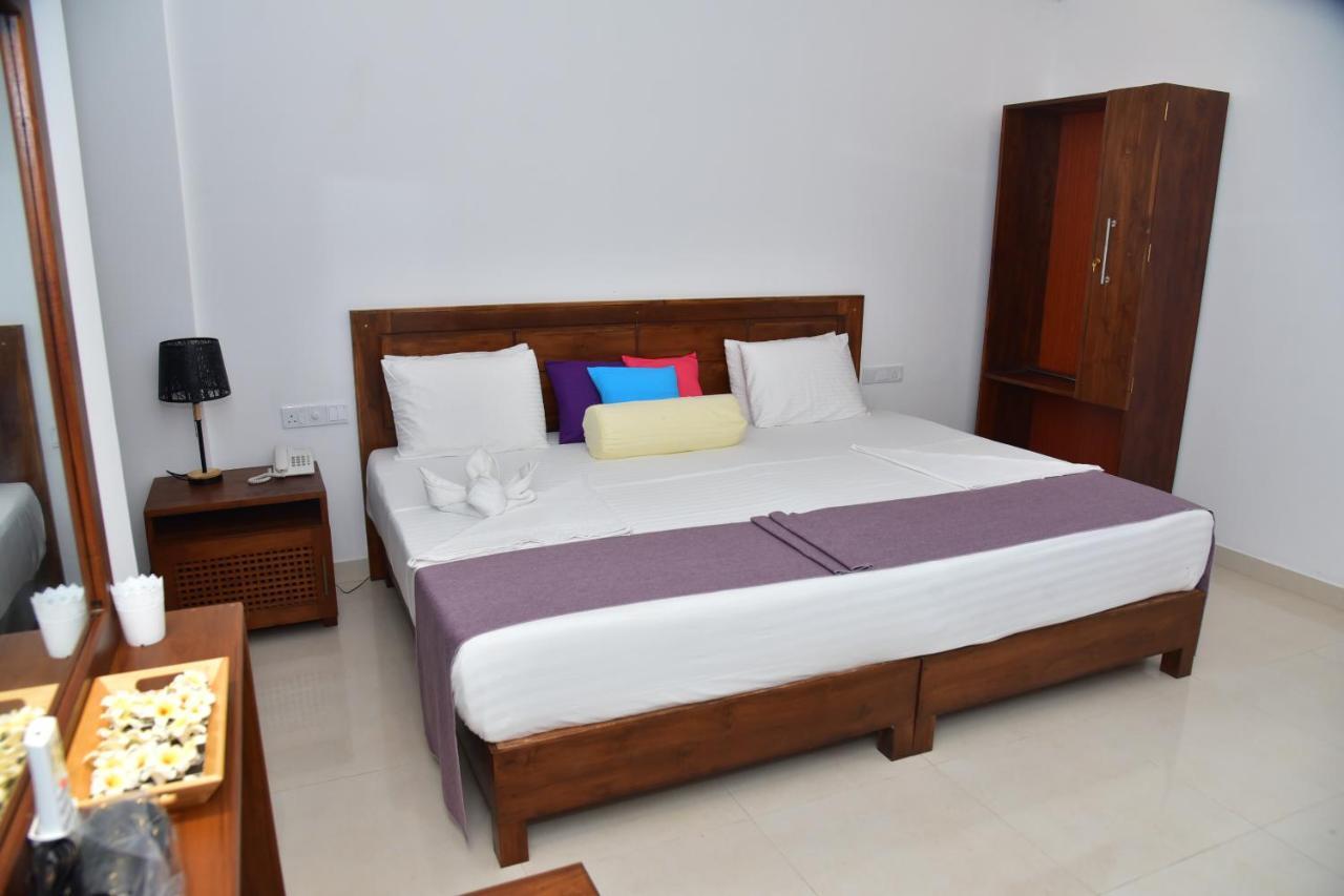Eden Grand Hotel Dambulla Exterior photo